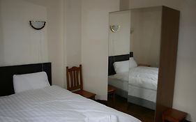 Kensington And Chelsea Grand Apartment